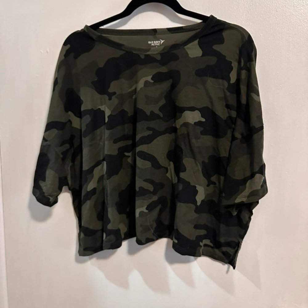 Old Navy Active Camo Cropped Tee